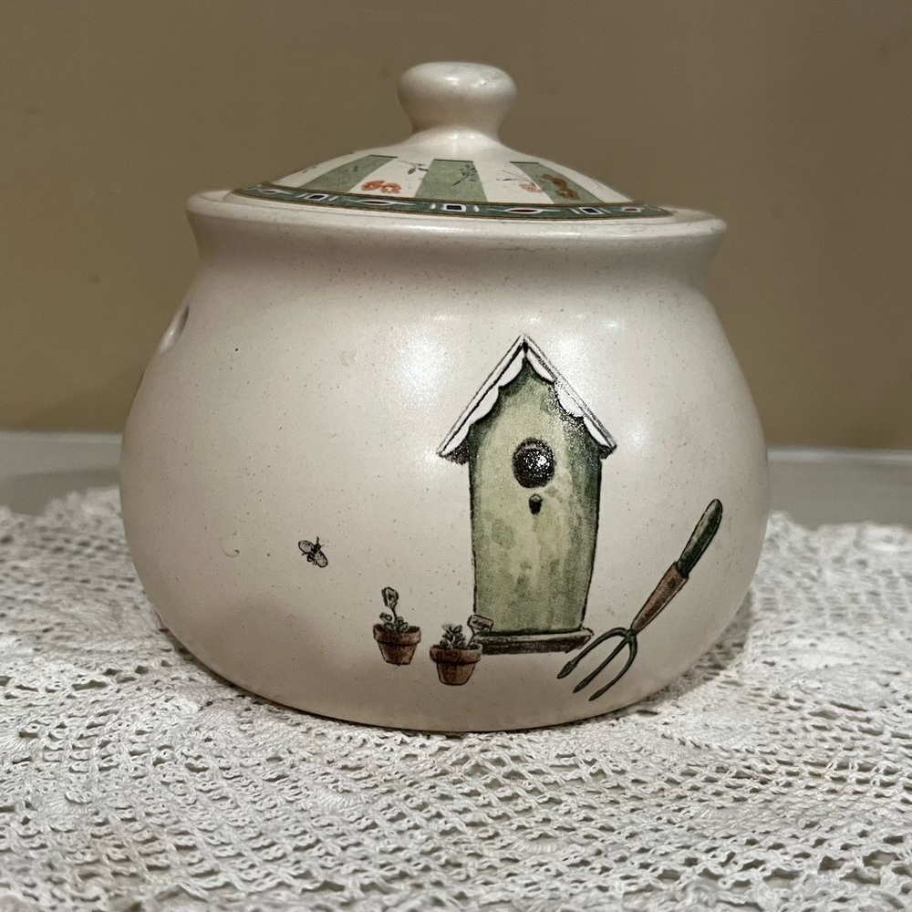 PFALTZGRAFF Naturewood Garlic/Ginger Holder with lid.